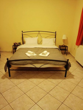 Detached house with a lovely yard 5' walk from Metro Station Agios Dimitrios and METRO MALL